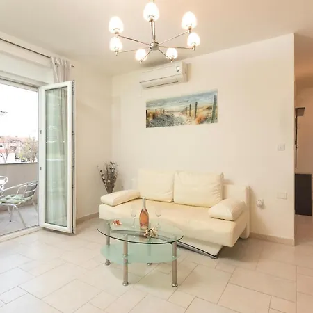 Apartment Beautiful Apartment In Fazana With Wifi *