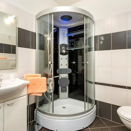 Beautiful Apartment In Fazana With Wifi